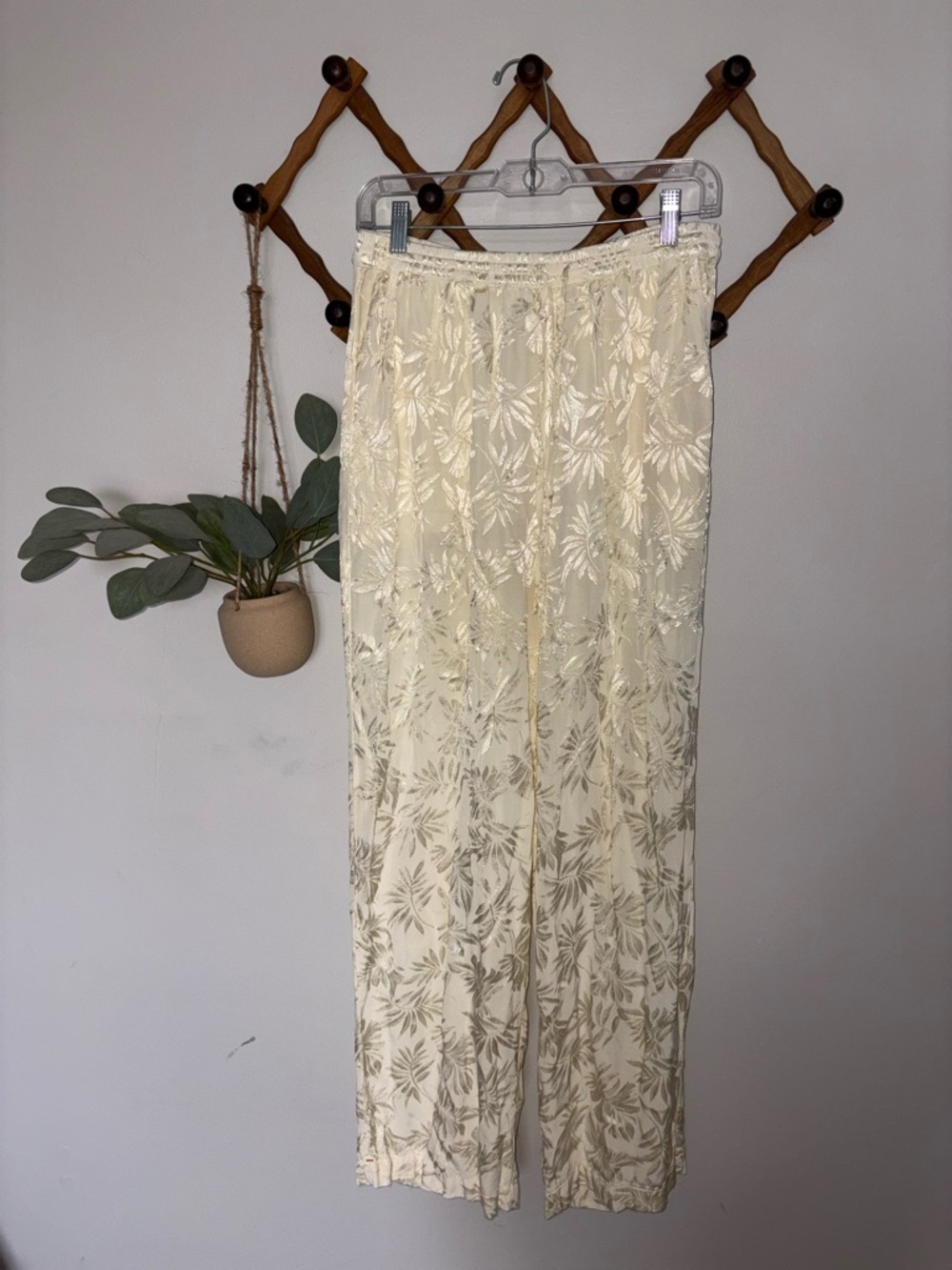 XiRENA Cream Floral Lace Wide-Leg Women's pants